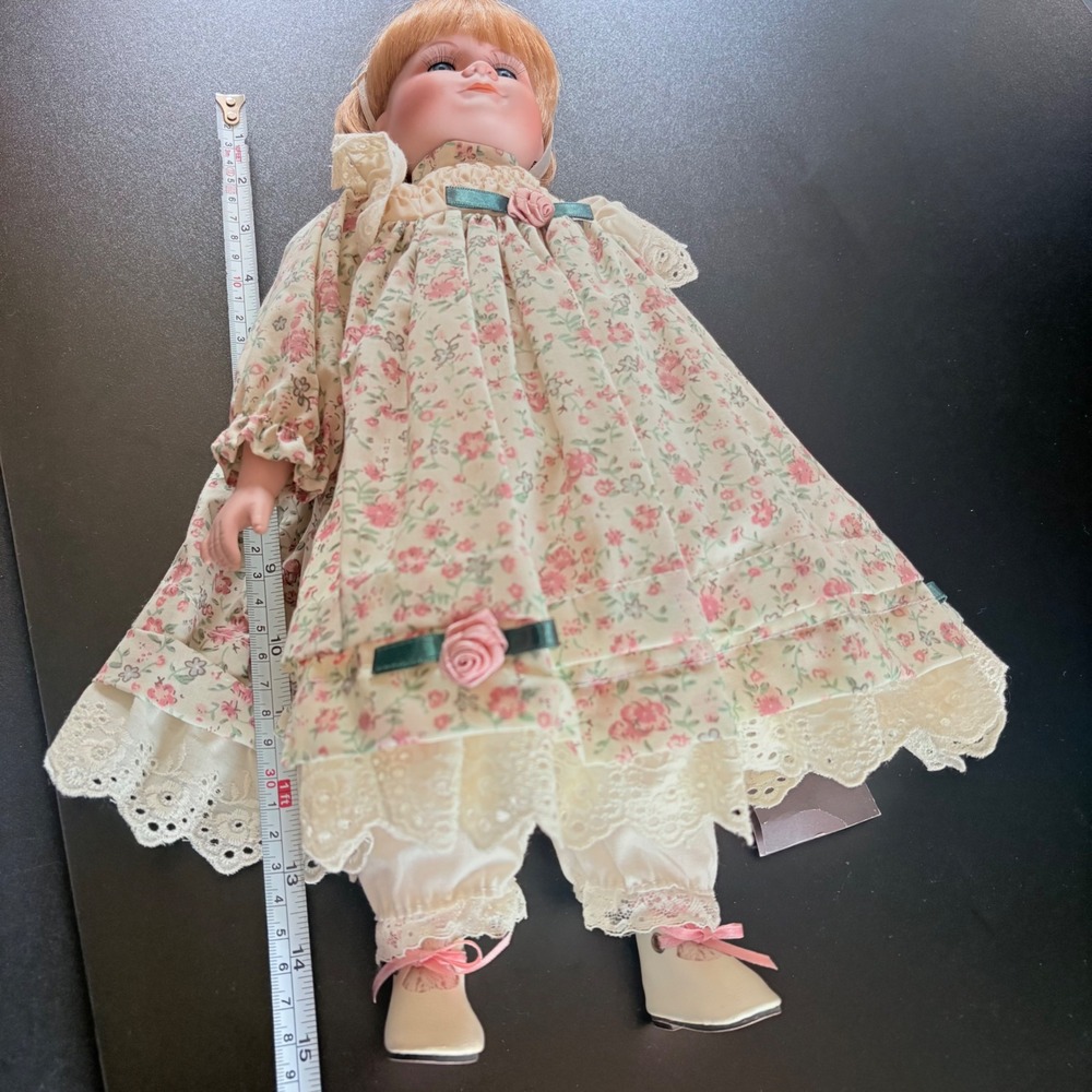 1990s porcelain doll flower linen dress blue eyes 15 inch tall girl blonde - Picture 5 of 14